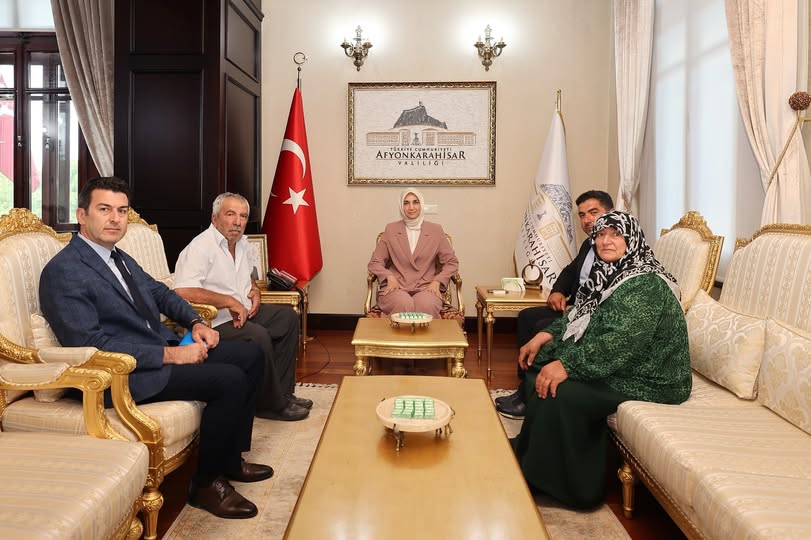 Afyonkarahisar Valisi, Merhum Dr. Alaaddin Yılmaz'ın Ailesini Makamında Kabul Etti