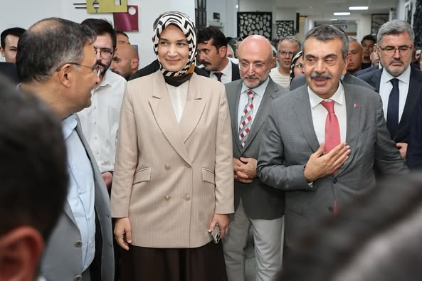 Millî Eğitim Bakanı Tekin, Afyonkarahisar'da Eğitim Yatırımlarını İnceledi