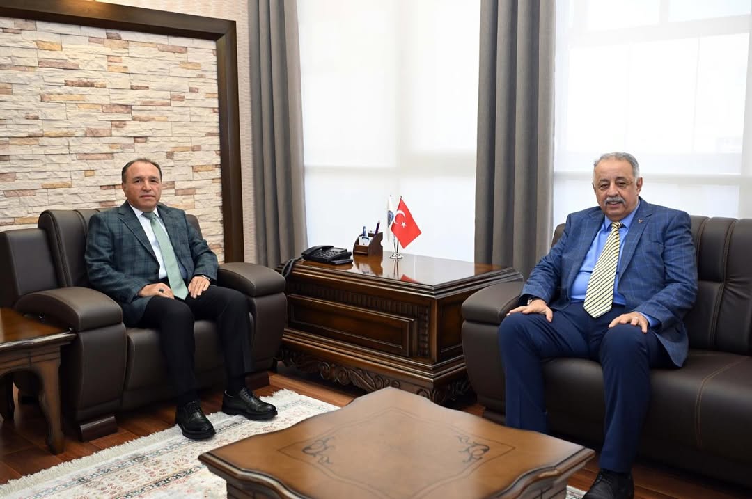 Afyonkarahisar Vali Yardımcısı, AKÜ Rektörünü Ziyaret Etti