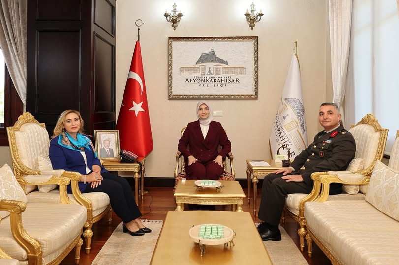 Afyonkarahisar Valisi, Garnizon Komutanını Makamında Kabul Etti