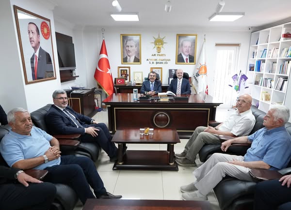 Milli Eğitim Bakanı Tekin, Afyonkarahisar'da Ak Parti İl Başkanlığı'nı Ziyaret Etti