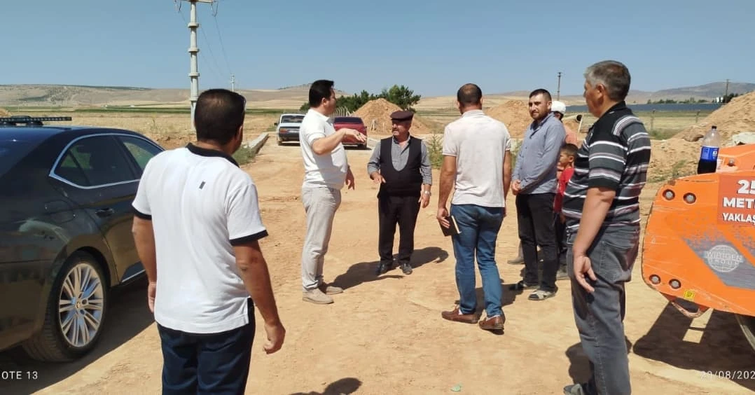 Bolvadin'de Çiftlik Yolları Yenileniyor: Tarım Üreticilerine Destek Devam Ediyor