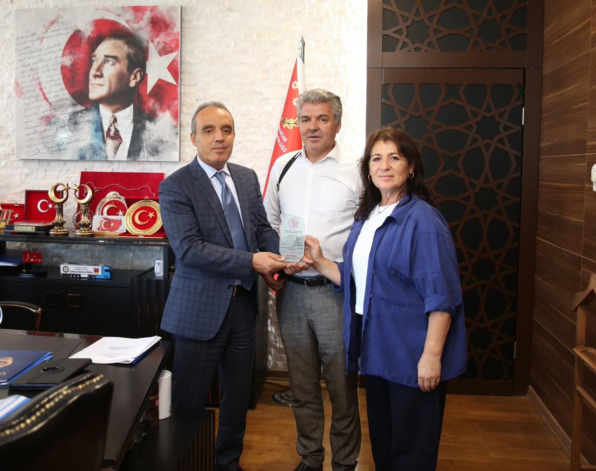 Afyonkarahisar'da Görme Engelliler Kulübü Emniyet Müdürü'nü Ziyaret Etti