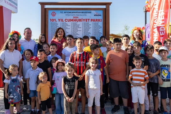 Çocuklardan Cumhuriyete Nefes: 101 Yıl Cumhuriyet Parkı'na Fidanlar Dikildi