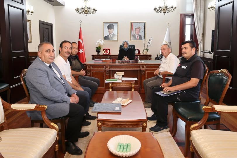 Afyonkarahisar Valisi, Yerel Yönetim Temsilcileriyle Bir Araya Geldi
