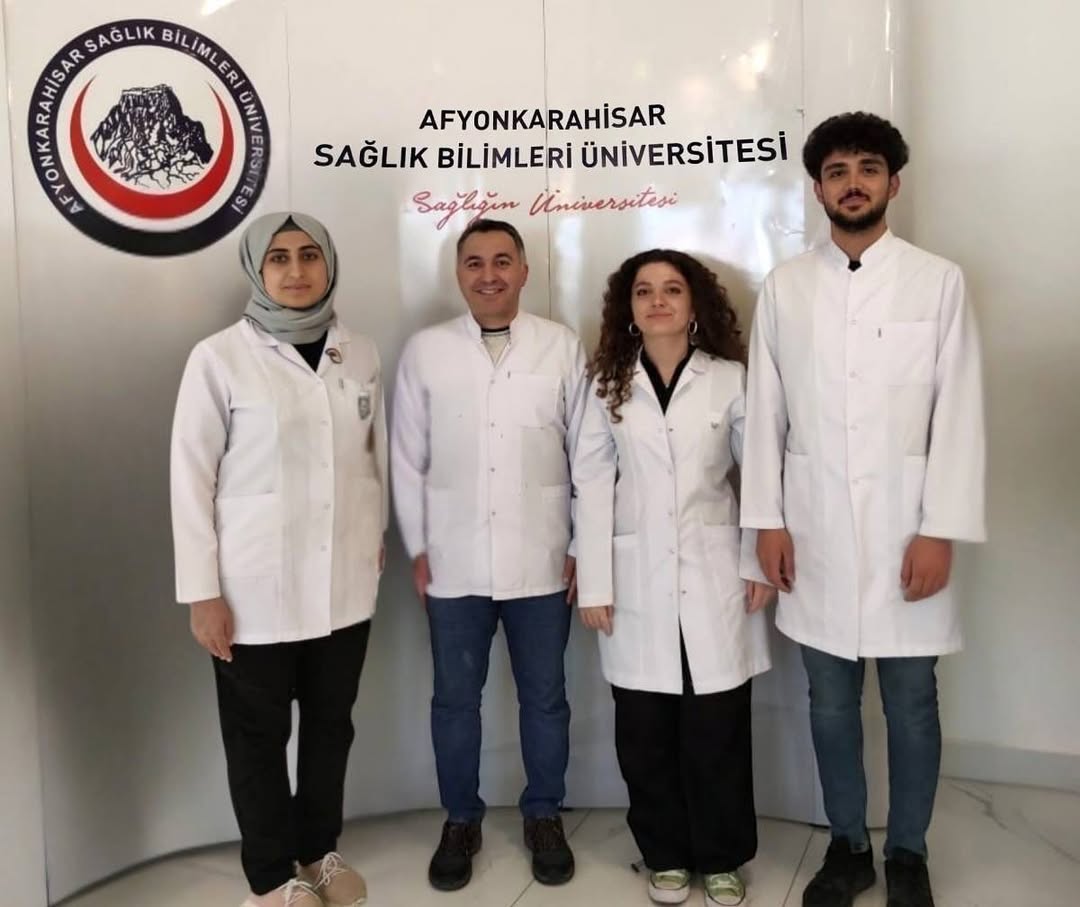 AFSÜ Eczacılık Fakültesi Öğrencilerinin Makalesi Uluslararası Dergide Yayınlandı