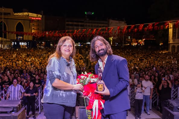 Zafer Haftası Coşkusu Zafer'de Yaşandı: Koray Avcı Konseri Binlerce Kişiyi Bir Araya Getirdi