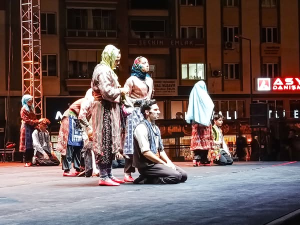 Anadolu Masalı Kahramanlık Destanı, Afyon'da Sanatseverlerle Buluştu