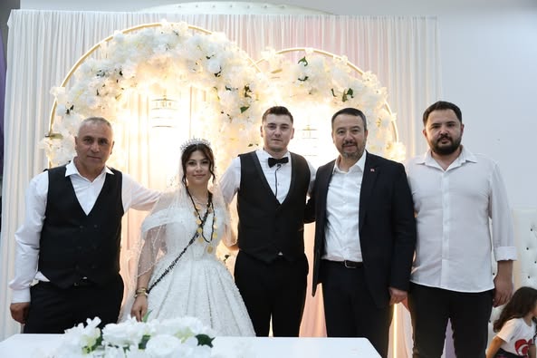 Sandıklı Belediye Başkanı Öztaş, Düğünlerde Hemşehrileriyle Birlikte Mutlu Anlar Yaşadı