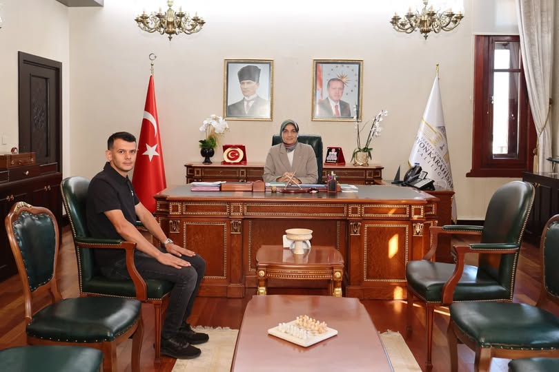 Vali Güran Yiğitbaşı, Görevde Yükselme Eğitimi İçin Bursa'ya Giden Jandarmanın Başarılarını Diledi