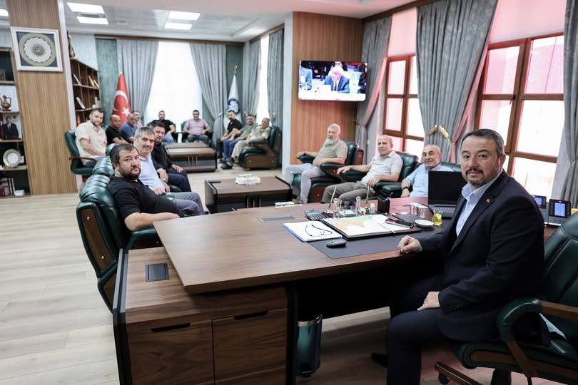 Sandıklı'da Esnaflardan Belediye Başkanı Öztaş'a Ziyaret: Dereboyu Caddesi Çalışmaları Ele Alındı