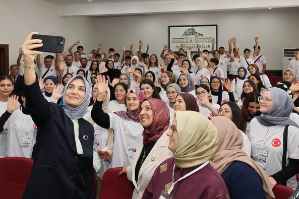 Kıbrıslı Öğrencilerle Buluşan Valimiz Kardeşlik Köprüsü'nü Güçlendirdi