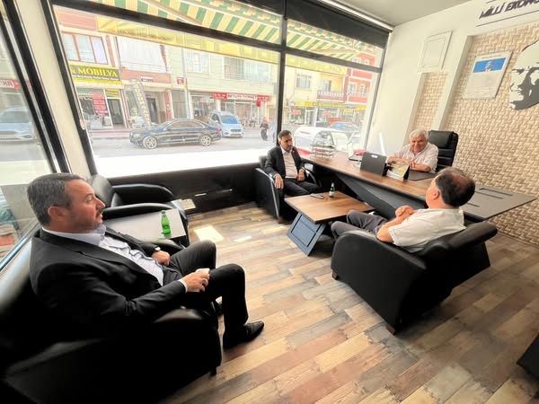 Sandıklı'da Tarım Sektörü İstişaresi: Milletvekili Arslan ve Başkan Öztaş Esnaflarla Buluştu