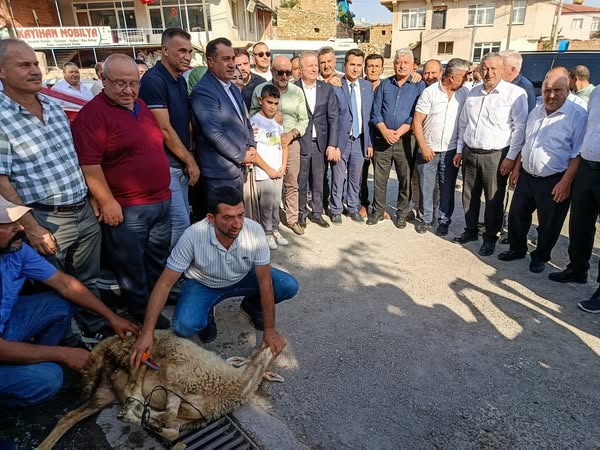 Kayıhan'da Doğalgaz Heyecanı: İlk Kazma Vuruldu