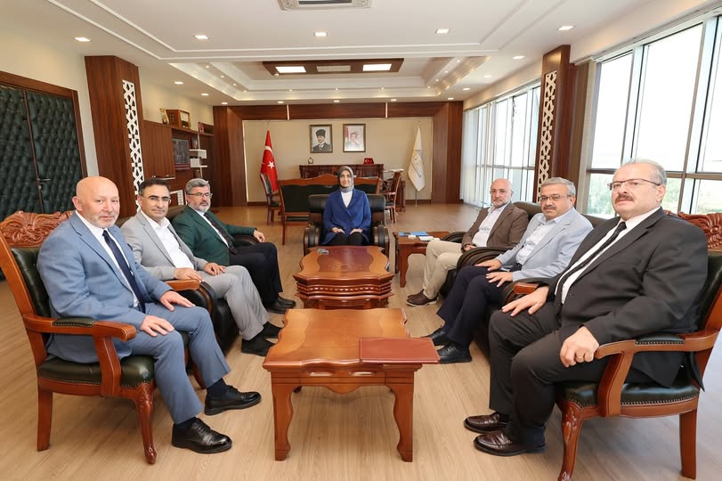 Afyonkarahisar Valisi Yiğitbaşı, Milletvekilleri ve İl Başkanlarını Makamında Ağırladı