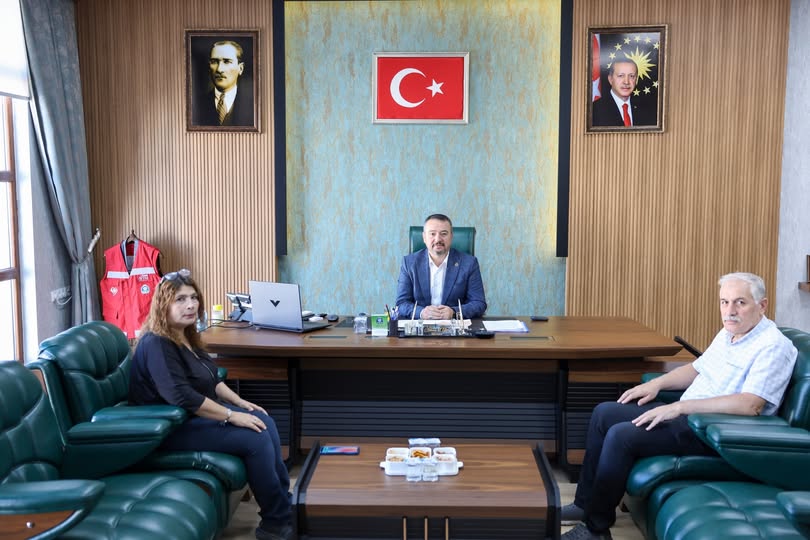 Sandıklı Belediye Başkanı Adnan Öztaş, Huzurevi Müdüresi Gözübenli'yi Makamında Ağırladı