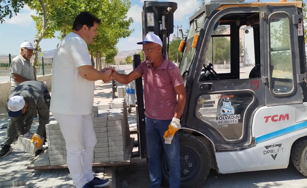 Bolvadin Belediyesi Ethem Kelekçi Mahallesi'nde Altyapı ve Yürüyüş Yolu Çalışmalarına Başladı