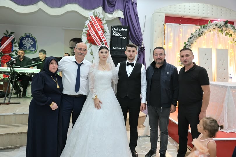 Sandıklı Belediye Başkanı Öztaş, Kepez ve Akgün Ailelerinin Düğün Törenine Katıldı