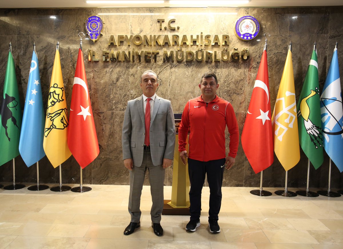 U20 Güreş Milli Takımı Antrenörü, İl Emniyet Müdürünü Ziyaret Etti