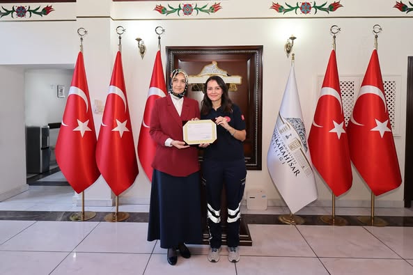 Afyonkarahisar'da Aile ve Sosyal Hizmetler Çalışanlarına Başarı Belgesi