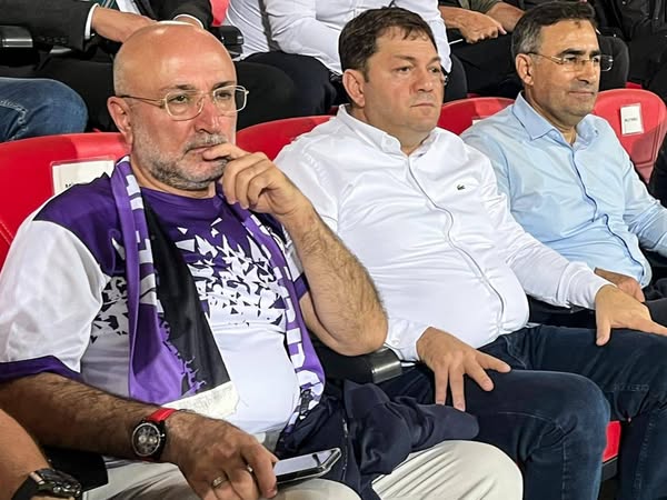 Afyonspor'a Destek Ziyareti: AK Parti İl Başkanı Şahin ve Milletvekili Arslan Maçı Tribünlerinden Takip Etti