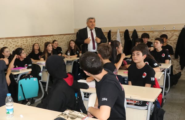 Afyonkarahisar İl Milli Eğitim Müdürü Kocatepe Anadolu Lisesi’ni Ziyaret Etti