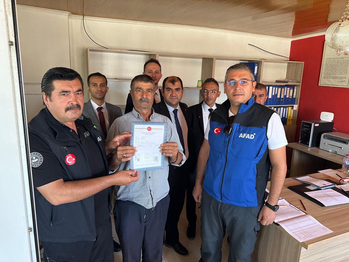 Afyonkarahisar'da 77 Vatandaşa Tapu Teslim Edildi