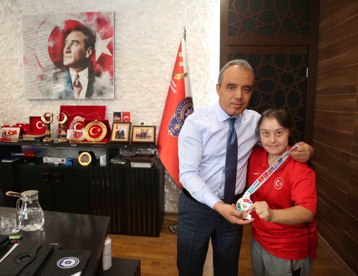 Milli Sporcu Münevvere Yılmaz'dan Emniyet Müdürü'ne Anlamlı Ziyaret