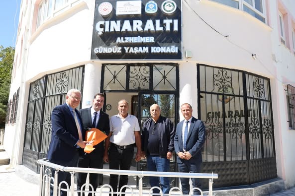 Sandıklı Belediyesi Alzheimer Günü'nde Hasta ve Ailelerini Unutmadı