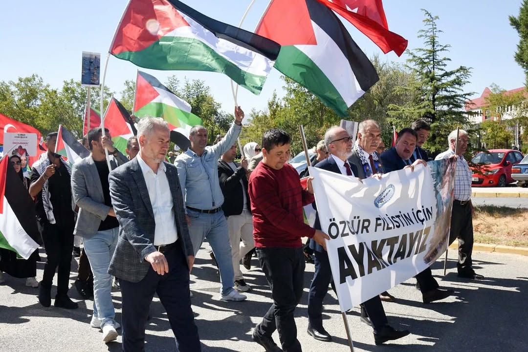 Afyon Kocatepe Üniversitesi'nden Filistin'e Destek Yürüyüşü Devam Ediyor