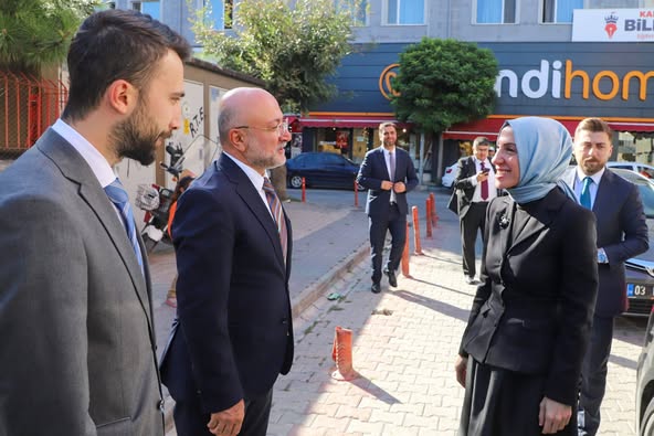 AK Parti Afyonkarahisar İl Başkanlığı Bakan Yardımcısını Ağırladı