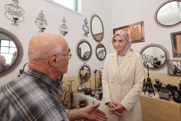 Afyonkarahisar Valisi Ahilik Haftası’nda Esnaf ve Zanaatkarları Ziyaret Etti