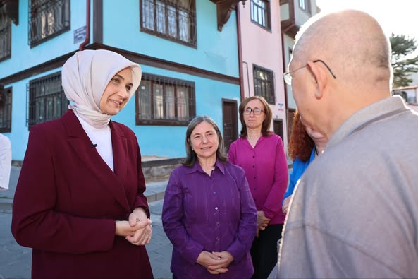 Afyonkarahisar'da Keçe, Hat, Tezhip ve Ebru Sanatları Destekleniyor