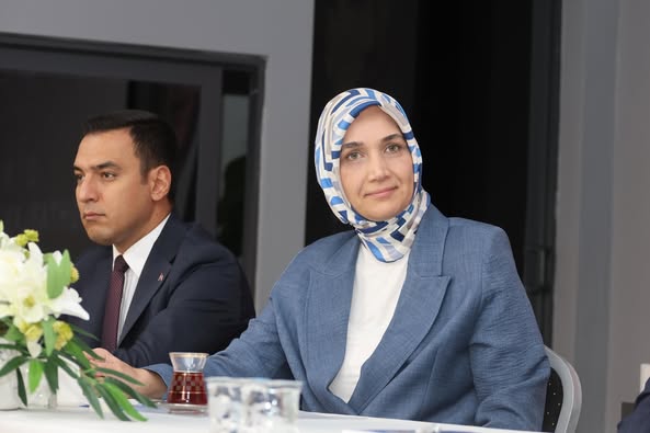 Afyonkarahisar Valisi Muhtarlarla Dinar'da Buluştu