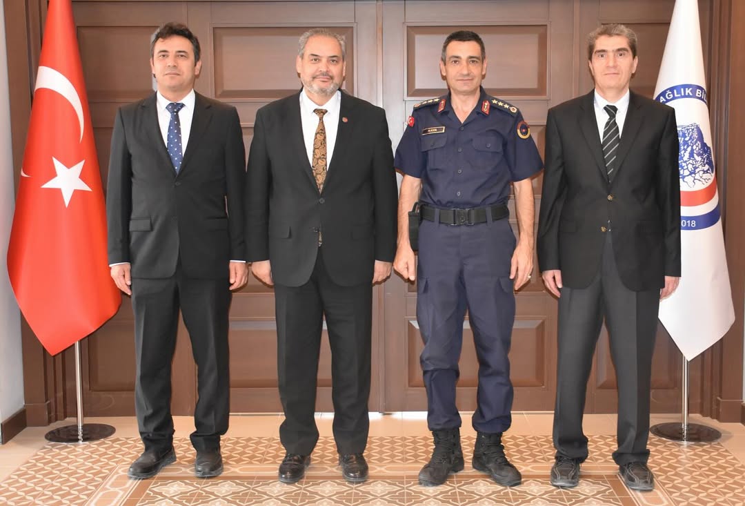 Afyonkarahisar Sağlık Bilimleri Üniversitesi Rektörü, İl Jandarma Komutanı'nı Makamında Ağırladı