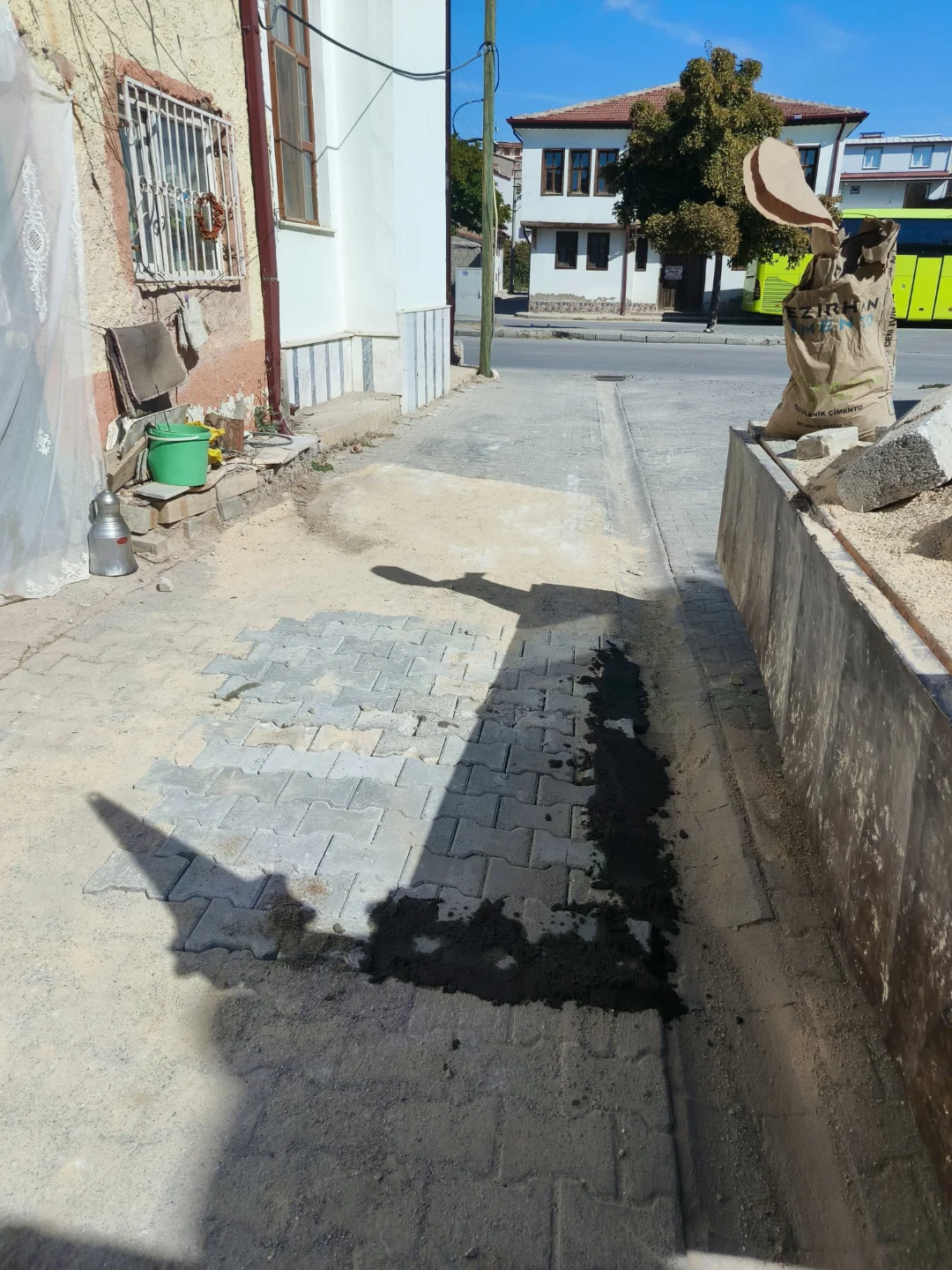 Bolvadin'de Lalasinanpaşa Mahallesi'nde Yol Yenileme Çalışmaları Tamamlandı