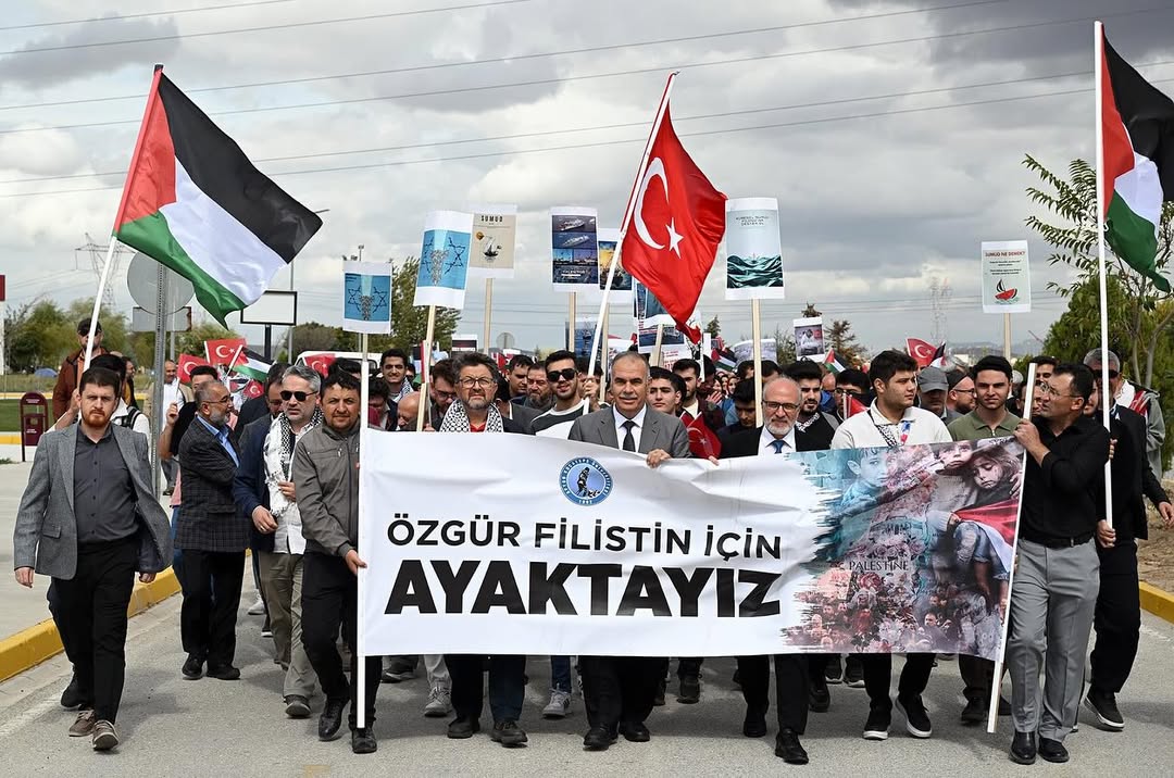 AKÜ'de Gazze İçin Yürüyüş ve Küresel Sumud Filosu'na Destek Sürüyor