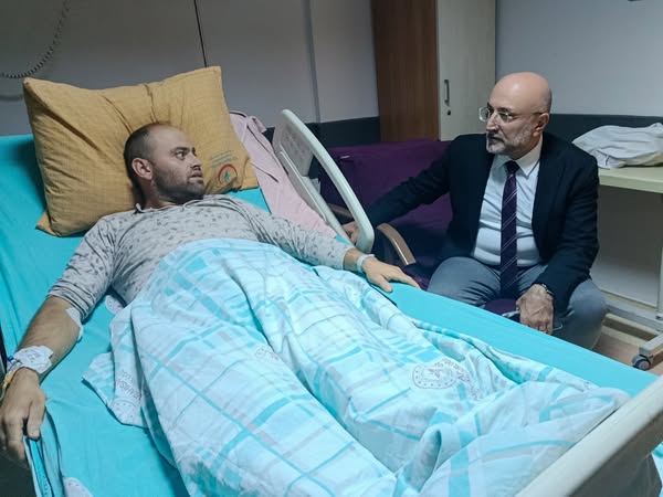 AK Parti Afyon İl Başkanı Turgay Şahin, Tedavi Gören Parti Üyesini Hastanede Ziyaret Etti