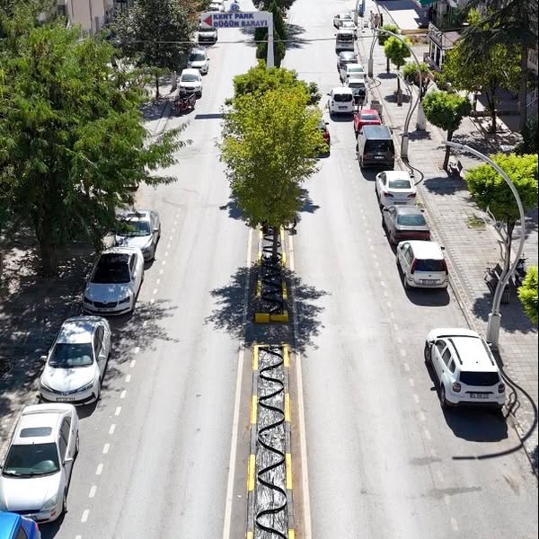 Sandıklı'da Yunus Emre Bulvarı Estetik Bir Görünüme Kavuşuyor