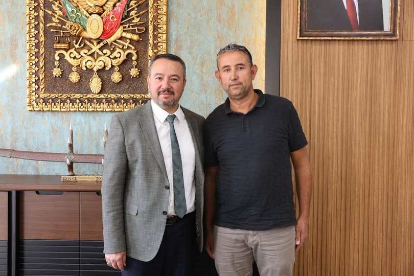 Sandıklı Belediye Başkanı Adnan Öztaş, Çay Mahallesi Muhtarı Özgür Uslu'yu Makamında Ağırladı