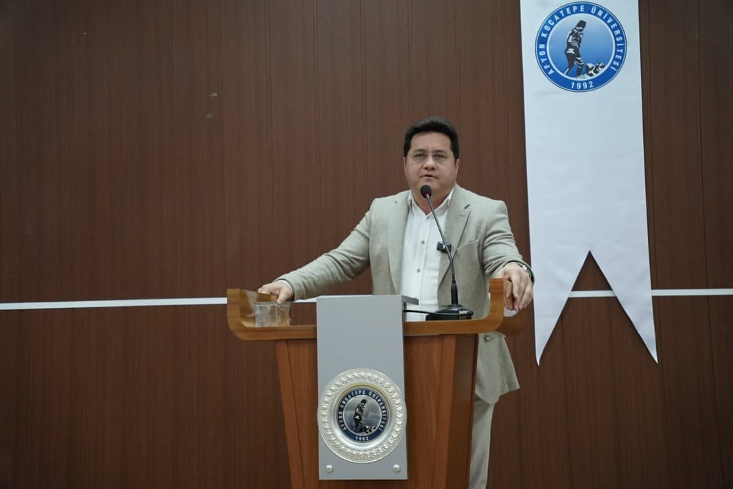 Bolvadin Belediye Başkanı Derviş Aynacı, Üniversiteli Gençlerle Buluştu