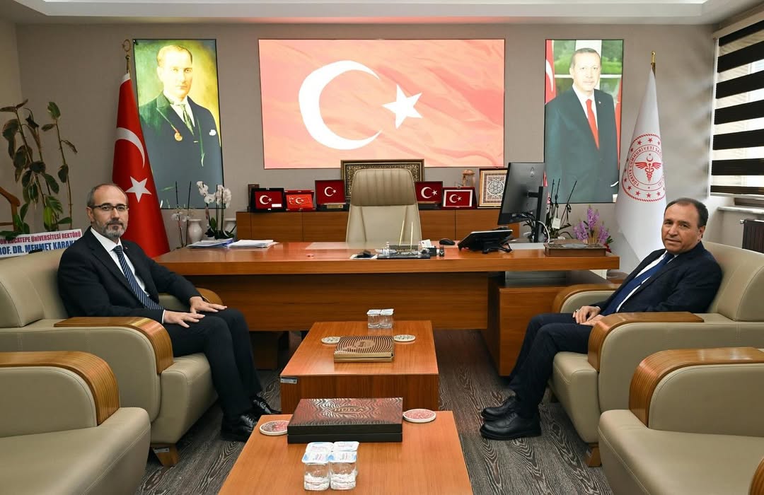 AKÜ Rektörü Karakaş, İl Sağlık Müdürü Öztürk'ü Ziyaret Etti