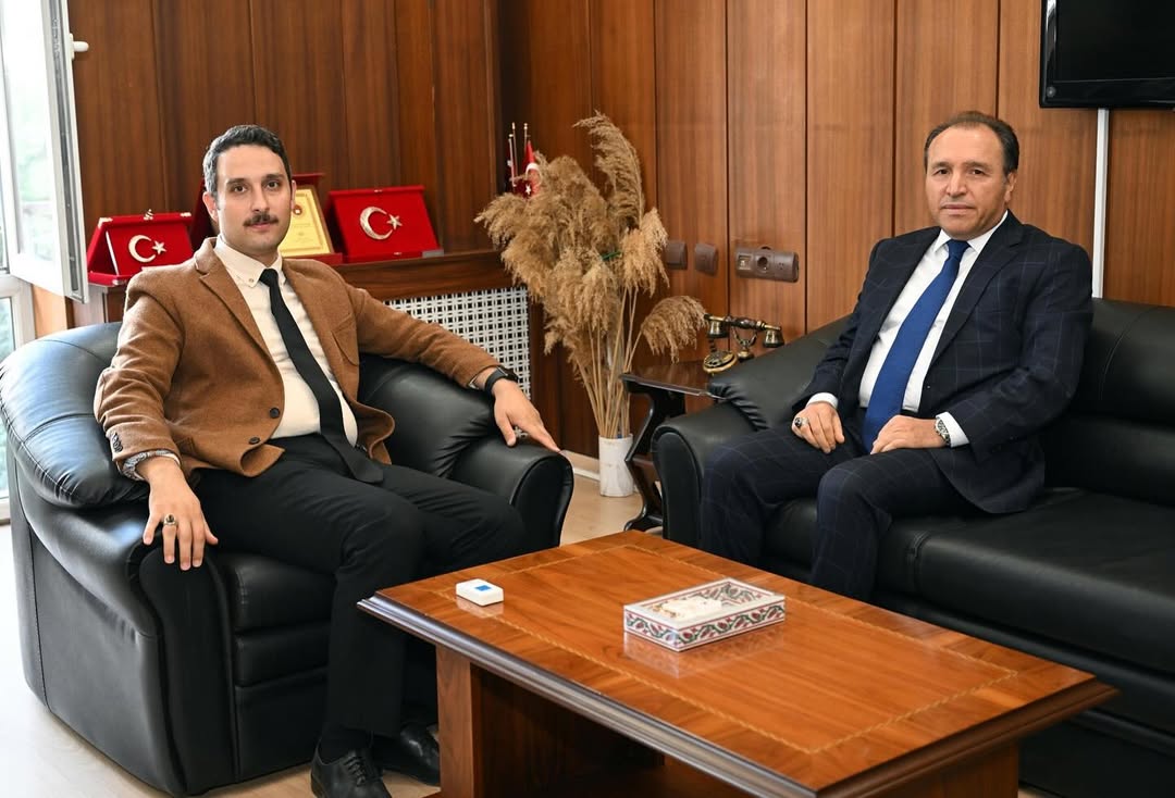 AKÜ Rektörü Karakaş, Yeni Atanan İdare Mahkemesi Başkanı Kaya'yı Makamında Ziyaret Etti