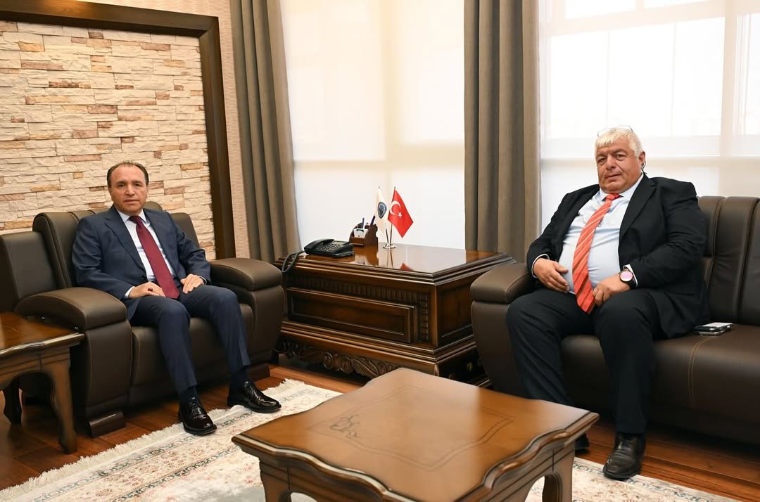 Hayırsever İş İnsanı Murat Bulut, Afyon Kocatepe Üniversitesi Rektörü'nü Ziyaret Etti