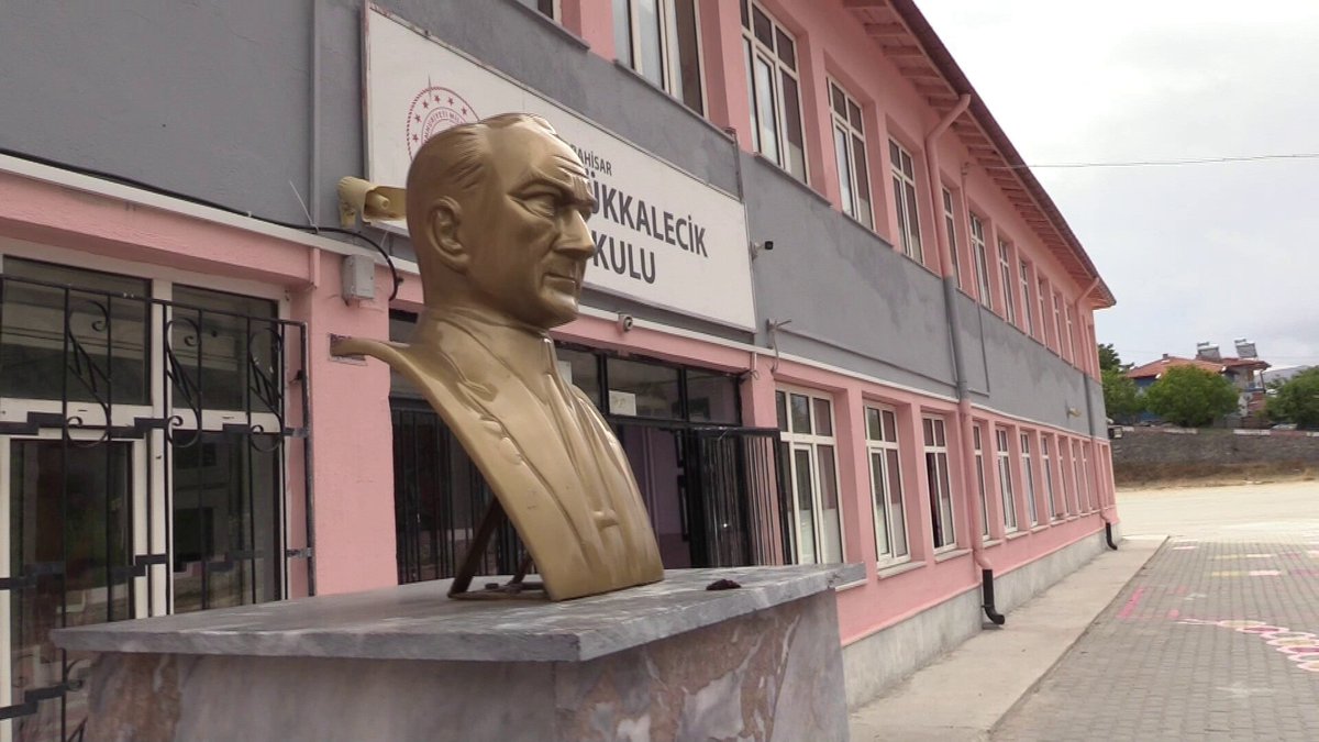 Afyonkarahisar'da Öğrencilere Güvenlik ve Neşe Dolu Ziyaret