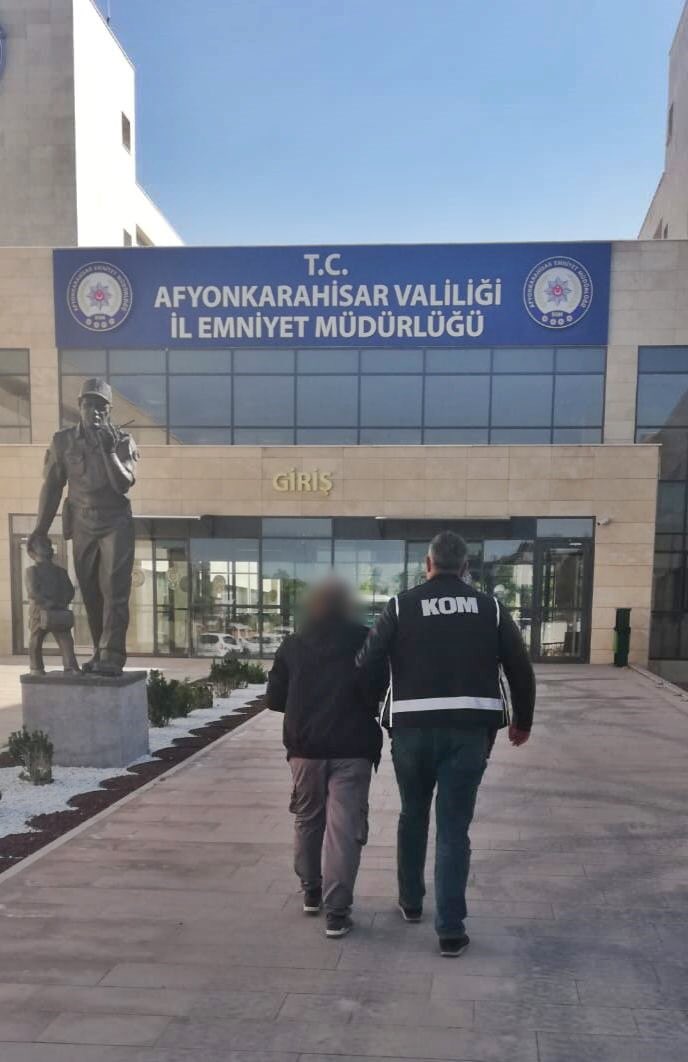 Emniyet Müdürlüğü, Vergi Suçundan Aranan Şahısı Yakalayarak Cezaya Teslim Etti