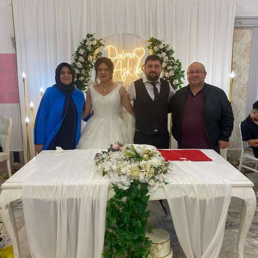 AK Partili İsimler İhsaniye'de Düğün Törenine Katıldı