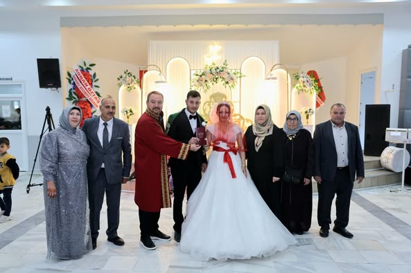 Sandıklı Belediyesi, Hemşehrilerinin Mutlu Günlerinde Yanlarında