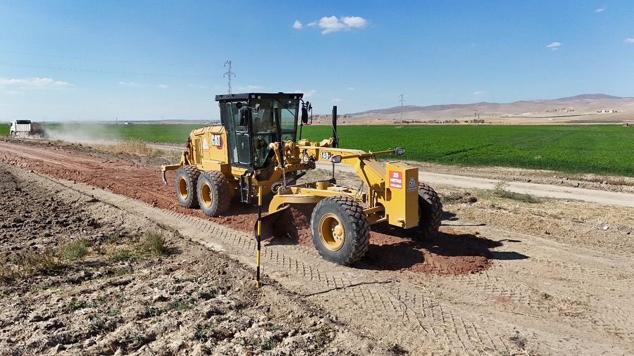 Bolvadin'de Yenice ve Hisar Gölü Kooperatifi Yollarında Bakım Çalışmaları Tamamlanıyor