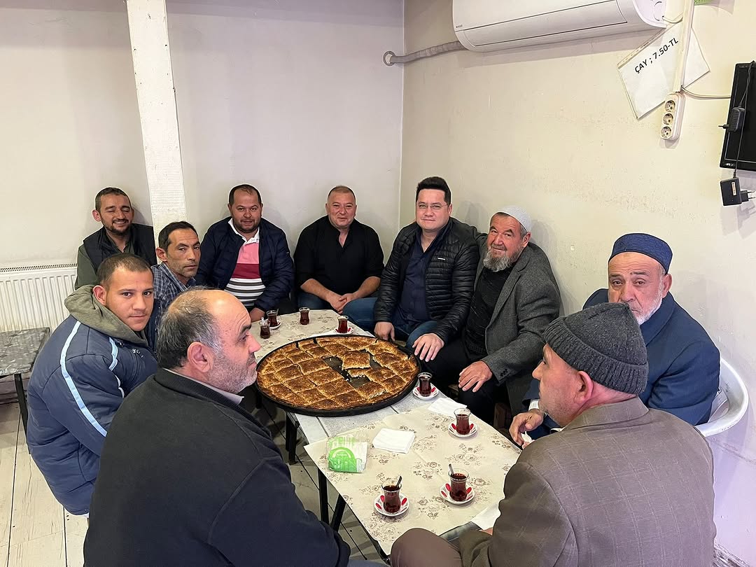 Bolvadin Belediye Başkanı Aynacı, Vatandaşlarla Kahvaltıda Buluştu